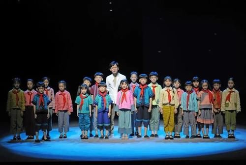 真实|聚齐谷智鑫、凯丽、何炅、万茜等大腕的剧，却没有一个明星光环