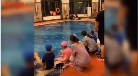 游泳|痛心!6岁男孩游泳课溺亡,在水里挣扎10分钟无人发现
