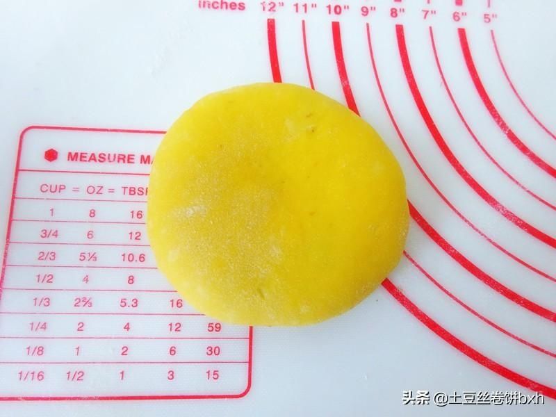 胡萝卜|秋天,爱吃饼这么做,材料丰富,暄松柔软,好吃又好看