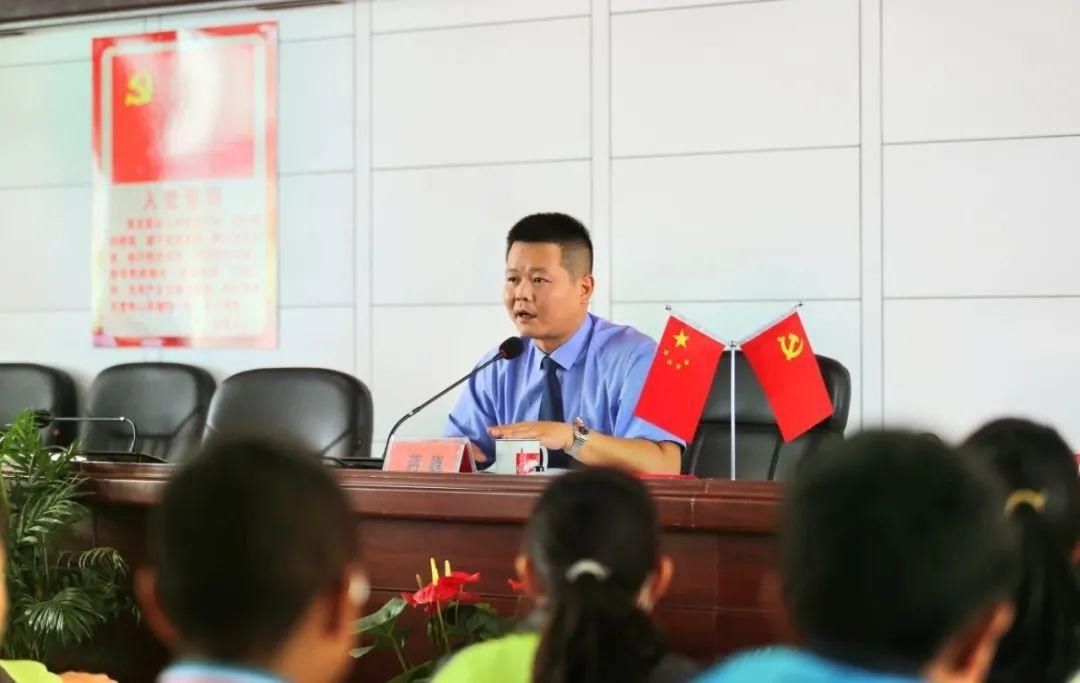守法|【开学第一课】让尊法、守法成为每一位同学的文明新风尚。