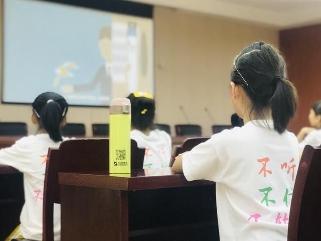  海盐|海盐：20名反诈小教官走上街头