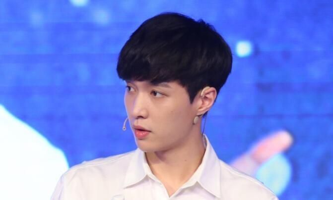  父母|张艺兴曝父母每期都在追自己参加的《街舞3》,原因够笑三天