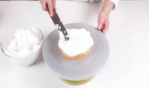  色泽|【水晶蛋糕】造型简单，色泽也很诱人，制作起来做得很漂亮