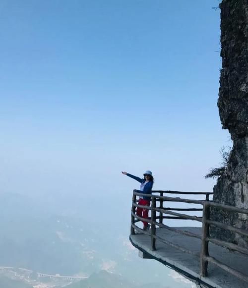  云海奇观|坐着电梯也能上的汉中龙头山究竟有啥美景？