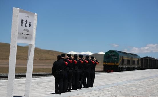 地上|那天，闪电就在耳边炸响，冰雹打在地上又弹在车上