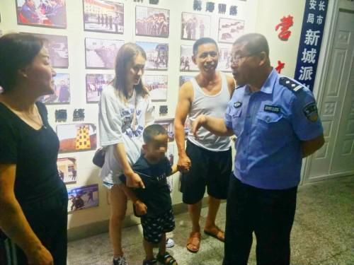  回家|男童哭诉无法回家 子长民警热心帮助