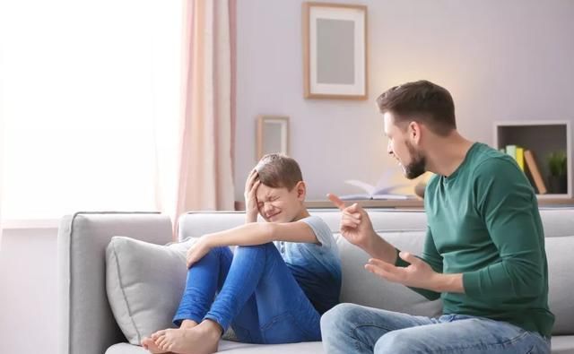 女儿|妈妈在家是这种地位，女儿易成讨好型人格？未来婚姻可能也受牵连
