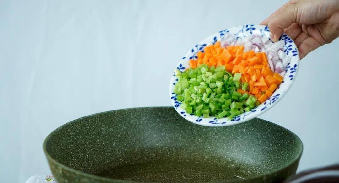 酱汁|鸡胸肉别再水煮了!多加这一样,酱汁浓郁香炸了!