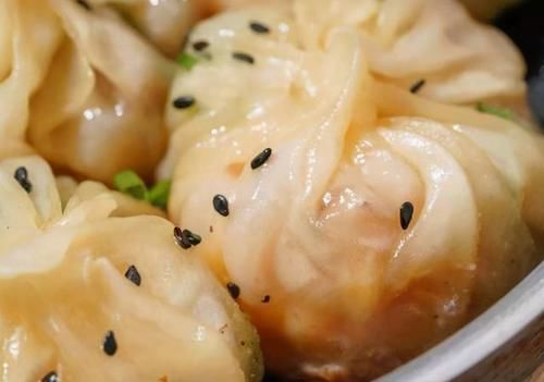 懒人|无需揉面，十几分钟做好的懒人煎包，吃起来超过瘾，美味酥脆好吃