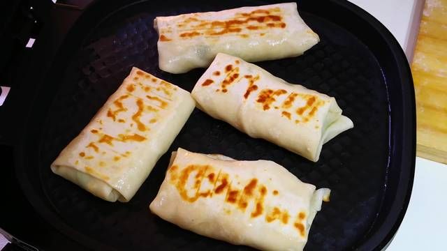  电饼铛|早餐别吃油条了，教你新吃法，不用发面，两手一按，6个不够吃