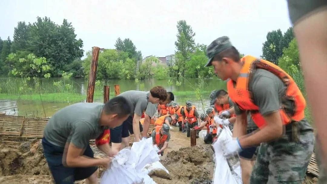  部队|退伍老兵闻“汛”即返！若有战，召必回！