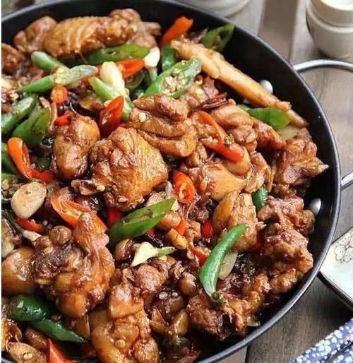 需加|炒鸡不要随便加水，只需加一点“它”，就能越闷越香！