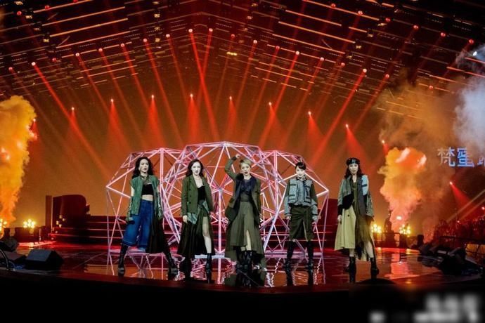 打投|粉丝打投遭节目组压票?《浪姐》赛制被吐槽,有的姐姐全程陪跑