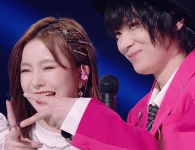  张艺凡|硬糖少女助阵《明日之子》陈卓璇大气，张艺凡被称学姐憋笑厉害了