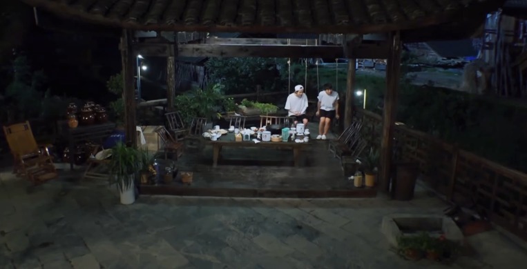 节目|《向往的生活》被批作秀,嘉宾只吃饭不收拾,全靠“保姆”帮忙!