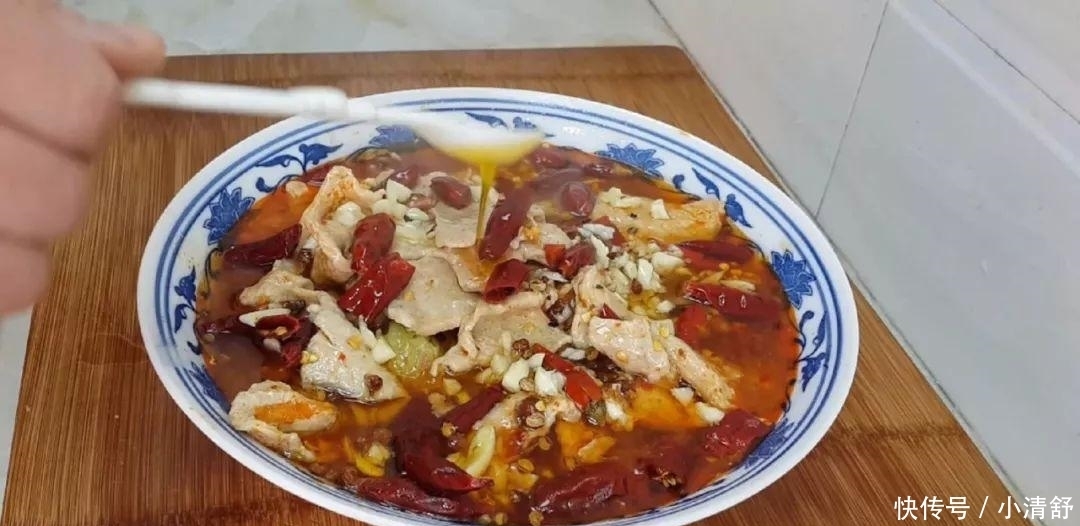 比水|1颗白菜,1块猪肉,教你简单一做,比水煮肉片都好吃,越吃越过瘾