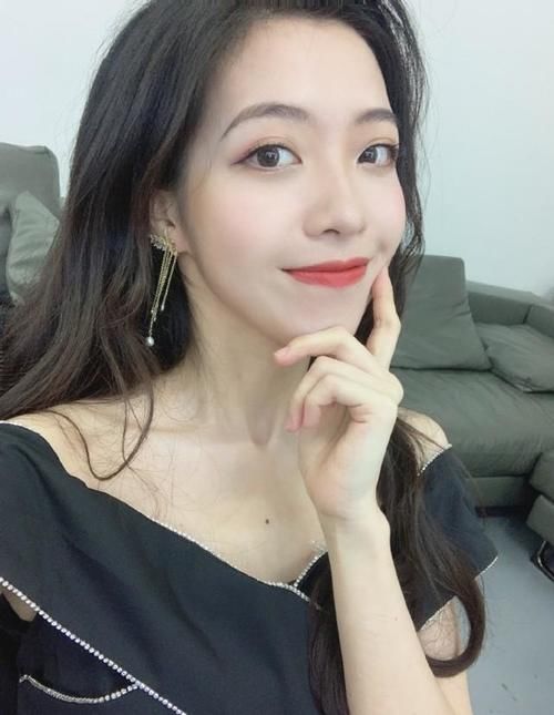  希然|LPL女主持希然深夜发声：请尊重选手及工作人员的隐私