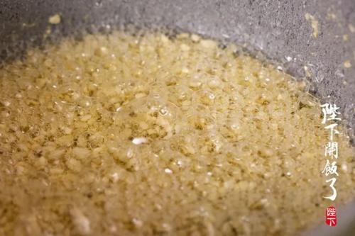  做饭|? 最不懂做饭的人也该学会的一道菜！！成菜超超超惊艳！4 块钱一盘的素菜，凭啥上桌秒光？！