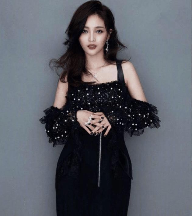  舞台|有种裤子叫吴宣仪的“夹肉裤”，拉链还不拉，疼着也要笑到底！