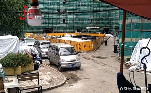  小区|一小区施工现场地面塌陷导致吊车侧翻