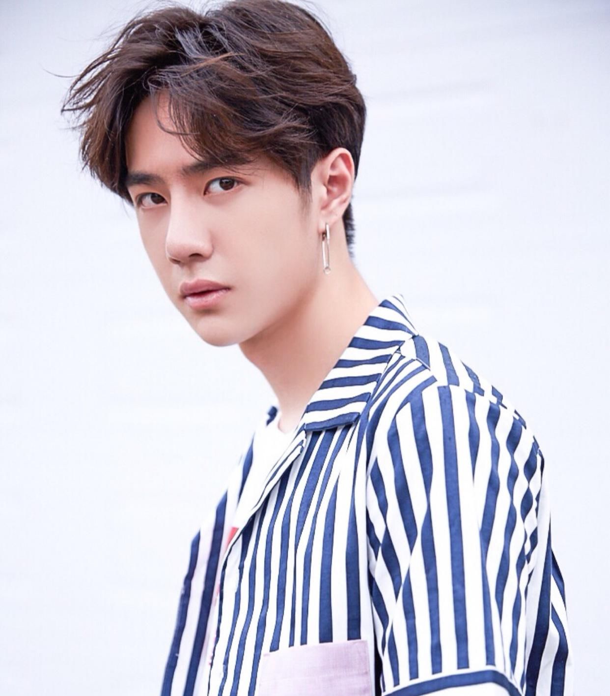  孟美岐|王一博蔡徐坤文盲？孟美岐杨超越小学学历？做艺人需要有文化吗？