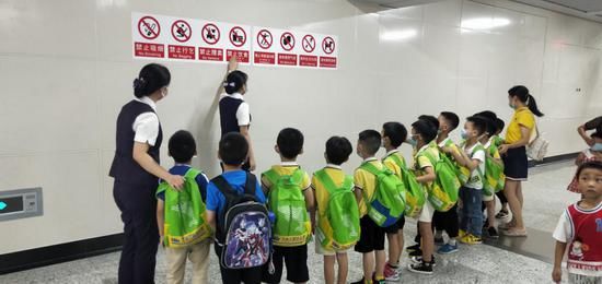  未成年人|地铁星时代“关爱未成年人，安全乘车手拉手”