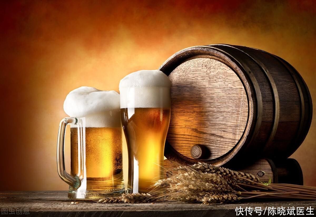 睡觉前千万别吃这5种食物(睡前最好别碰这5类食物，否则越吃越“提神”，好多人都中招了)