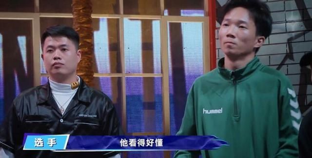  街舞|王一博主持这就是街舞态度严谨，网友：你不留情面对样子很帅