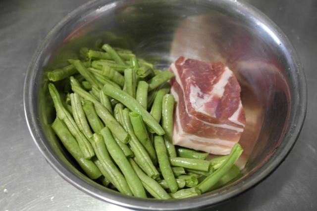 季豆段|夏季此菜正当季,我家隔三差五吃一次,生津解暑,增强免疫力