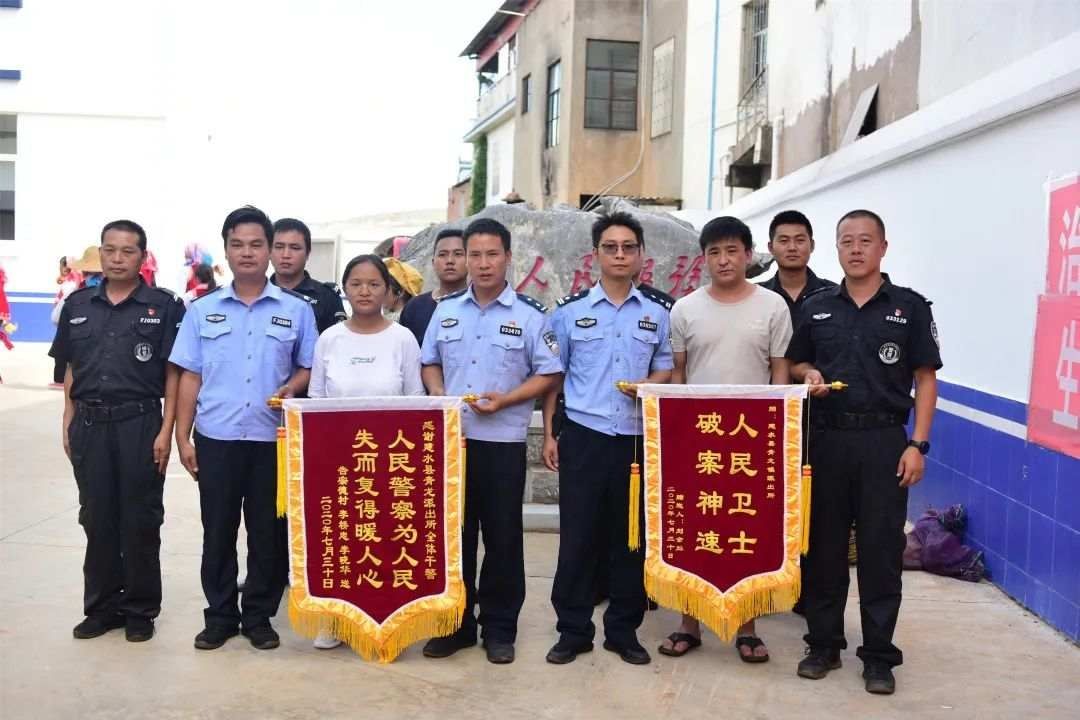 致谢|偷牛贼被抓!村民鸣锣舞狮致谢民警