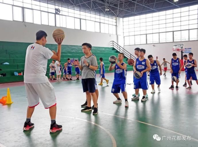 名将|【聚焦】篮球名将李楠现身花都,体育名片越擦越亮!