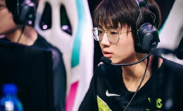  节奏|IG宁王直播被带节奏，弹幕狂刷小乐言的梗，ning直接念出ID批评