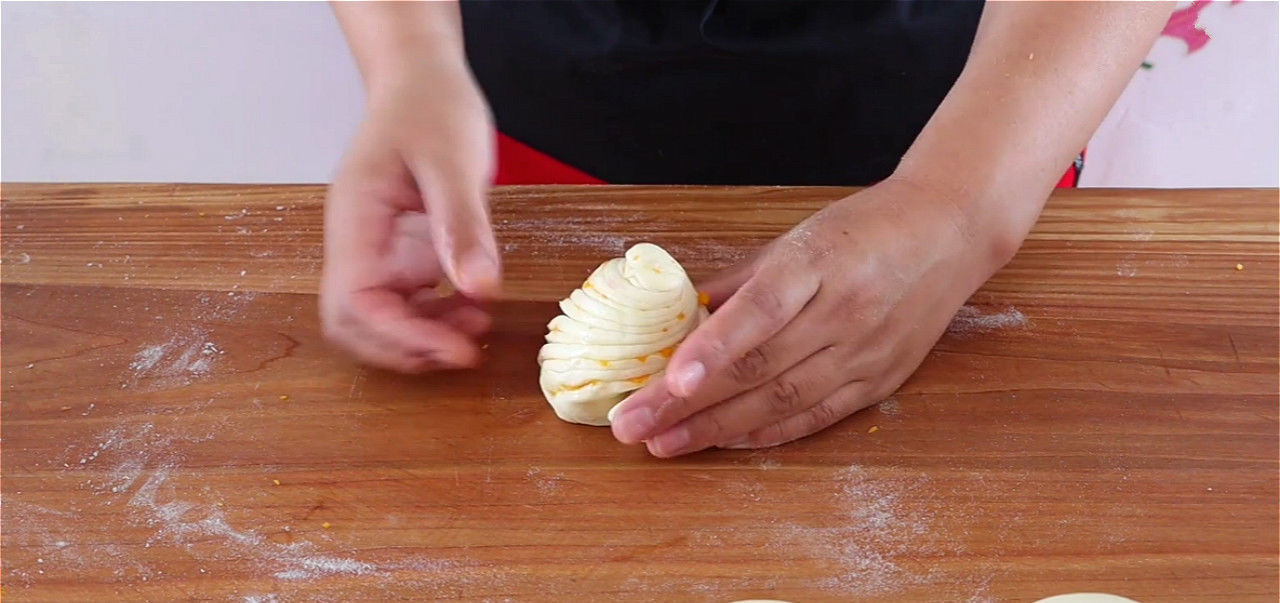  出锅暄|家常版花卷做法，一切一压，出锅暄软又香甜，新手也能做