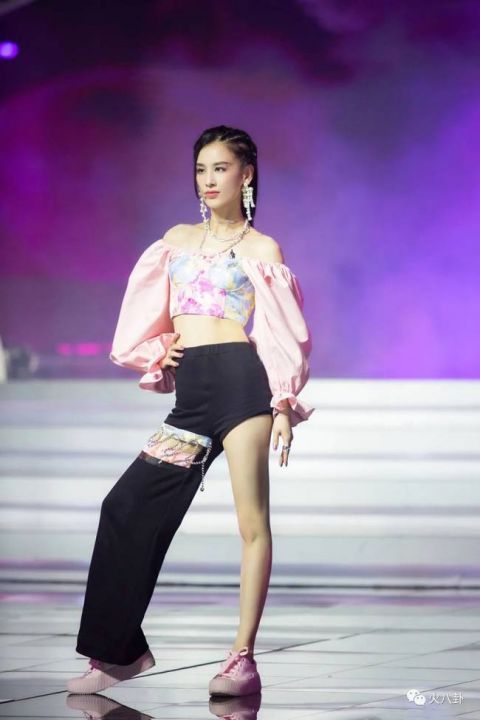  燃爆|黄圣依《浪姐》首秀说唱 公演《我的新衣》燃爆全场