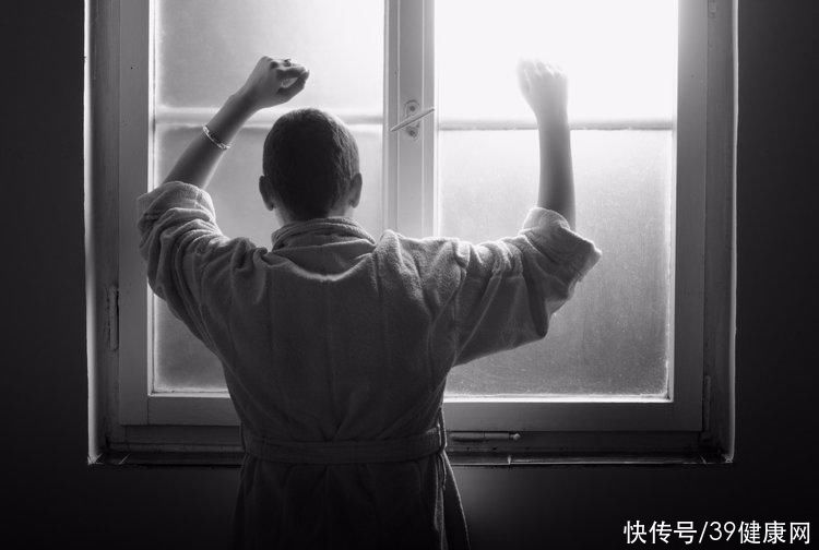 中美医疗差距有多大？作家赴美抗癌10年，卖掉一套房花费数百万2023