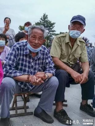  军营|久违了，军营露天看演出