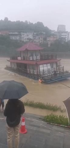 连遭|恩施全境连遭暴雨袭击，来凤多地受灾！