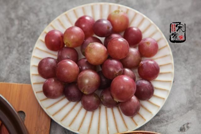 道菜|晒晒夫妻俩的节日晚餐,清爽简单3道菜,网友:日子就要这样过!