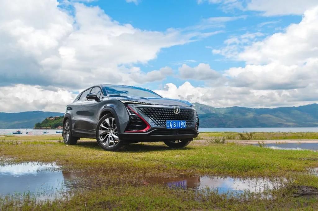 上头|爆款的实力 真的很上头 试驾长安UNI-T