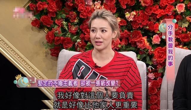  更衣室|知名女星遭好友更衣室偷拍，自曝前任是控制狂，还被老公前任讨债