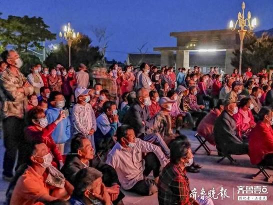  军营|久违了，军营露天看演出