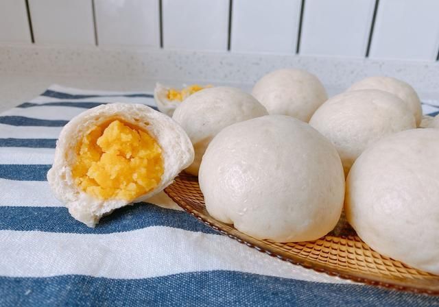 牛奶|自己在家做奶黄包,奶黄馅制作方法是关键,柔软细腻,奶香味十足