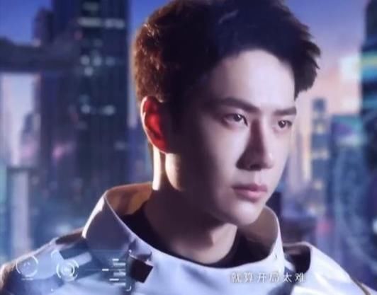  电影|王一博广告拍出“电影”感，科技感十足被赞，镜头怼脸拍有点浮肿