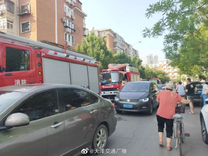  小区|天津 一小区底商起火