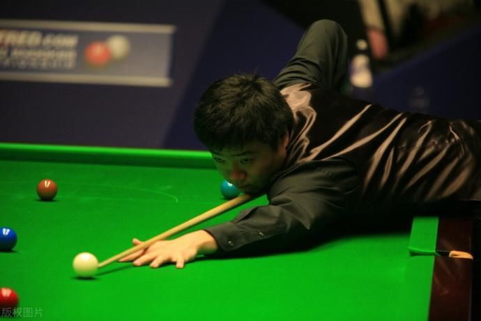  塔猜亚|世锦赛首轮惨案：奥沙利文10-1打爆对手，中国小将曾遭零封惨败