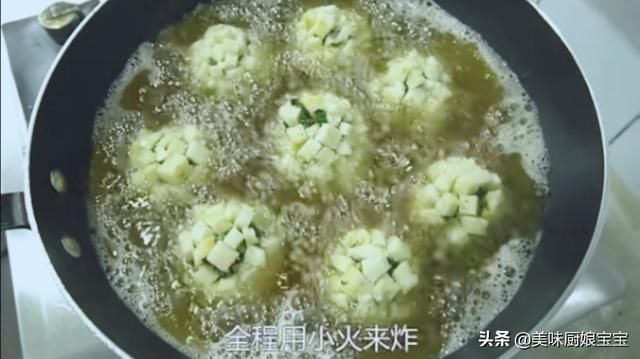 碗中备用|“黄金馒头”的做法分享,注意这一步,切馒头的时候馒头不会掉渣
