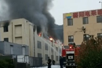  凌晨|黄岛某汽车公司凌晨起火被扑灭下午又复燃 没有人员伤亡