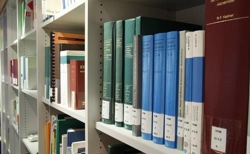  公务员|mba毕业算是应届毕业生吗，用应届生身份考公务员可以吗？