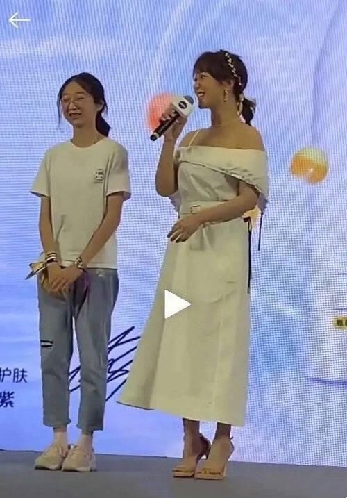  喊话|杨紫近期活动照曝光，网友纷纷喊话：换个造型师吧！