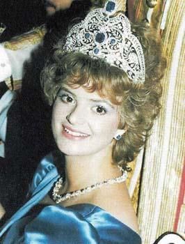 机车|60岁朋克王妃穿长裙骑机车,20岁嫁54岁王子,儿子秃顶颜值成迷